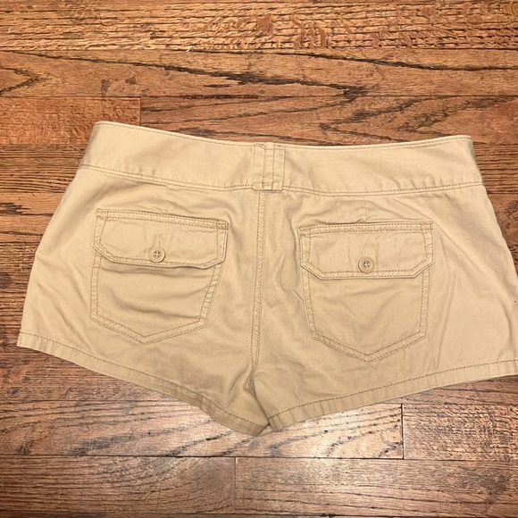 Express Shorts - Picture 3 of 4